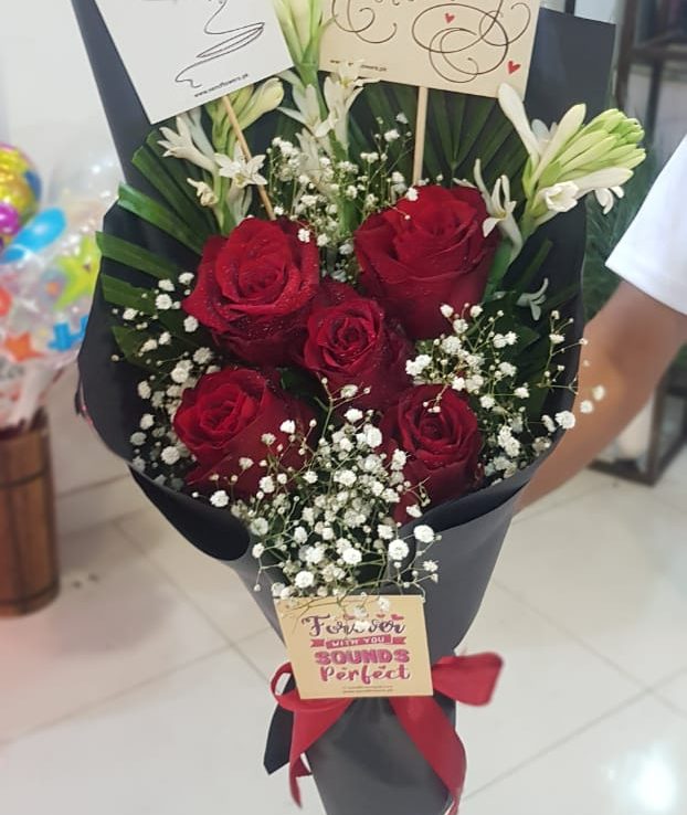 Anniversary Roses Delivery Lahore - FromYouFlowers.pk
