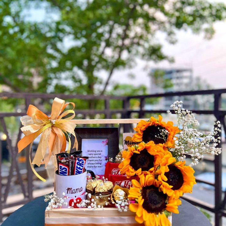 Send Gifts to Mom Lahore - FromYouFlowers.pk