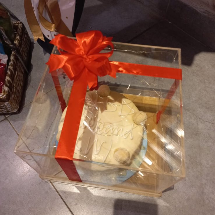 Valentine Gift Delivery in Pakistan - FromYouFlowers.pk