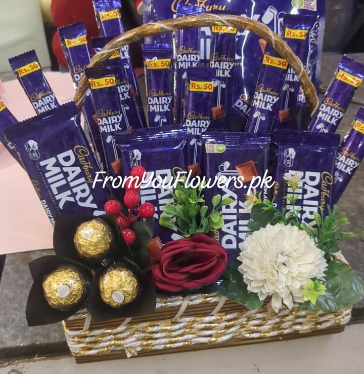 Send Flowers and Chocolates to Faisalabad - FromYouFlowers.pk