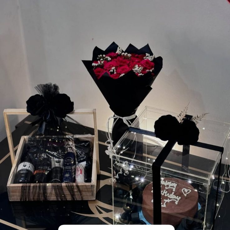 Valentine Flowers and Cake Lahore - FromYouFlowers.pk