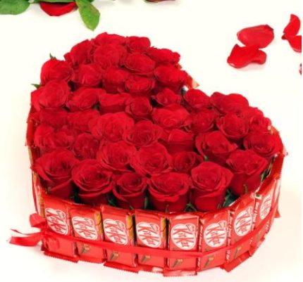 KitKat and Roses Pakistan - FromYouFlowers.pk