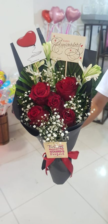 Anniversary Roses Delivery Lahore - FromYouFlowers.pk