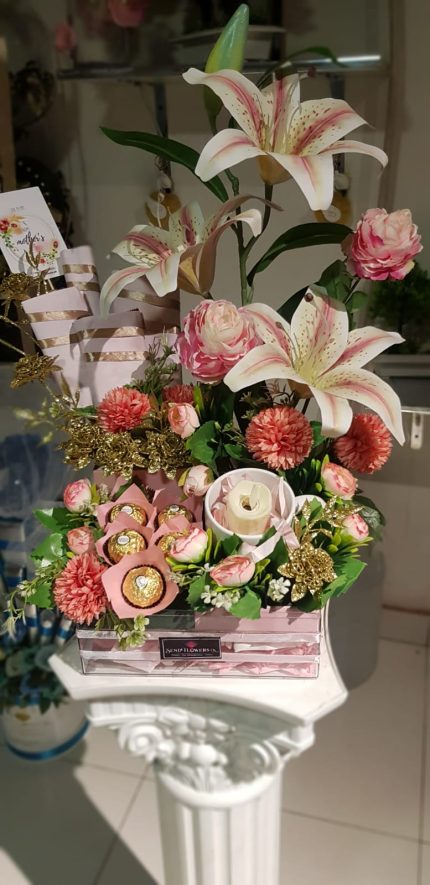 Mom Flowers Gift Lahore - FromYouFlowers.pk
