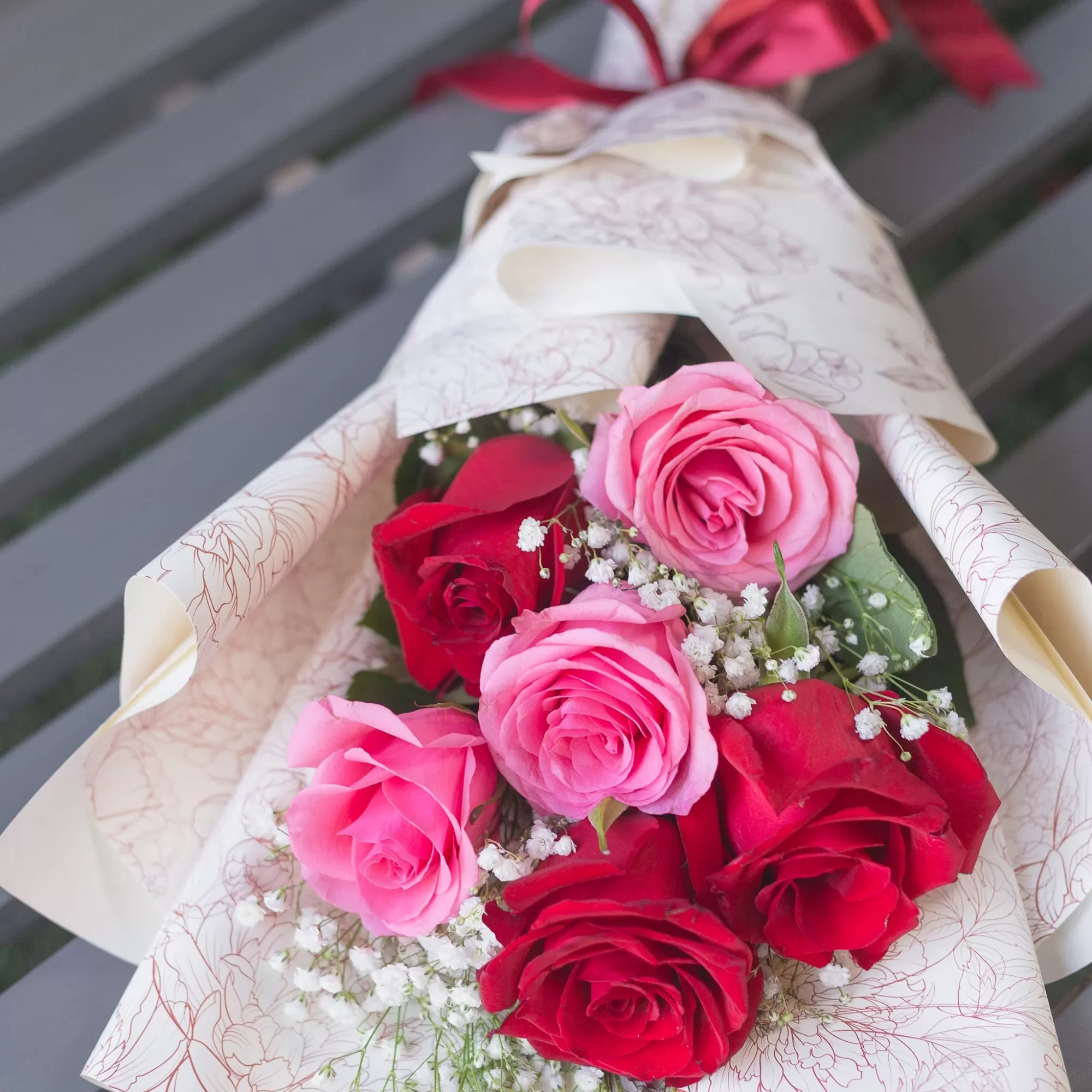 Beauty Roses Bouquet 1 Happy Valentine Day Flowers Lahore - FromYouFlowers.pk