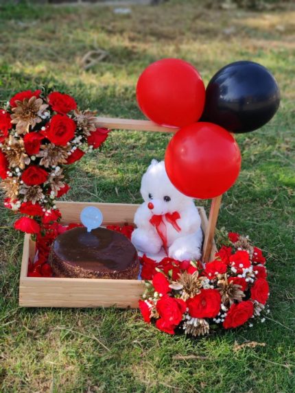Anniversary Online Cake Delivery Lahore - FromYouFlowers.pk