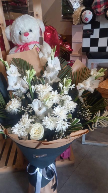 Flower Arrangement Online Lahore - Fromyouflowers.pk