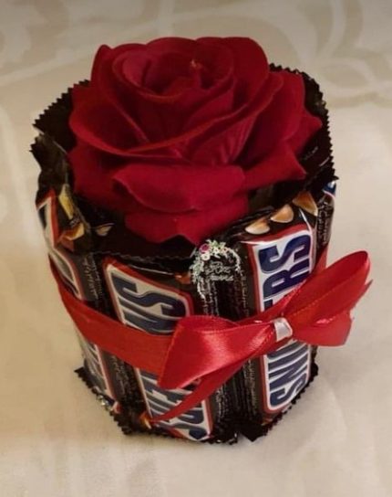 Chocolate and Flower Gift Lahore - Fromyouflowers.pk