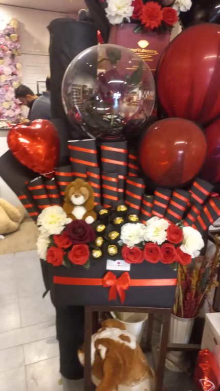 Flowers Gift for My Valentine Lahore - FromYouFlowers.pk