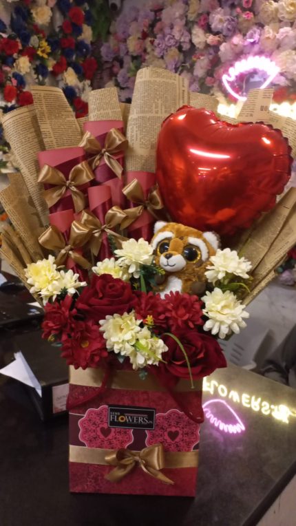 Best Birthday Gift Box Lahore - Fromyouflowers.pk