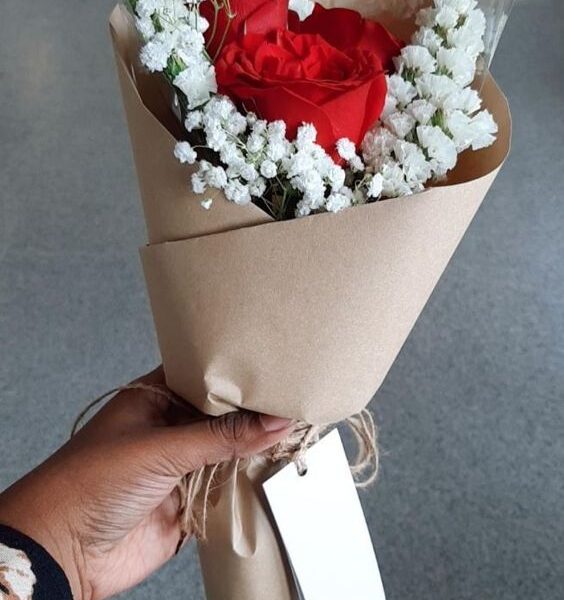 Mini Flower Bouquet Delivery - FYF Pakistan