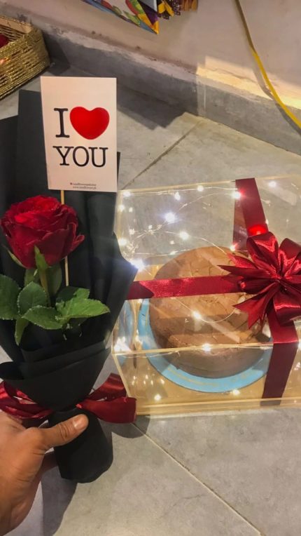 Valentine Gifts Delivery Lahore - FromYouFlowers.pk