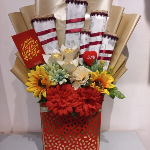 Valentine Gift Box - FromYouFlowers.pk