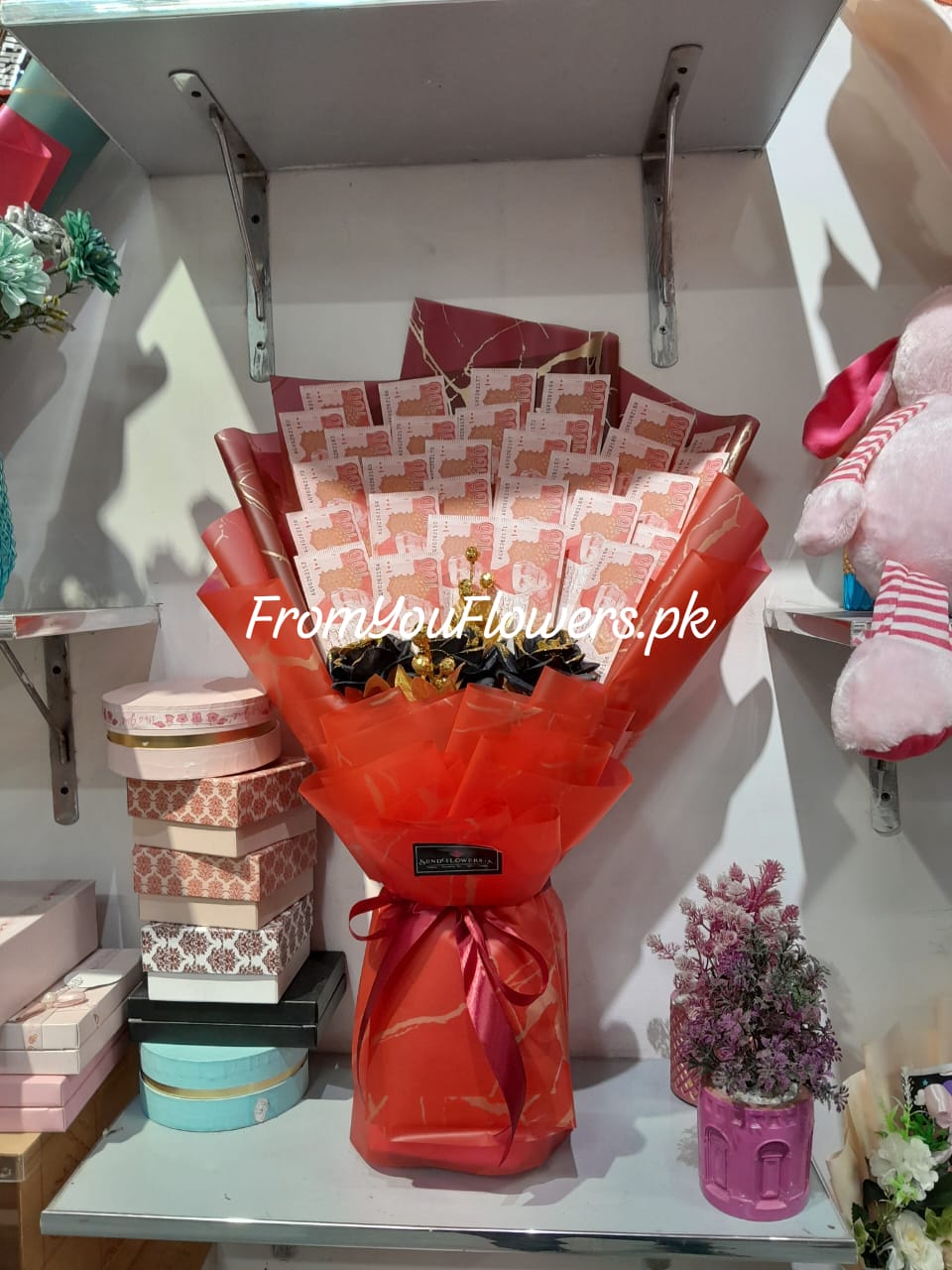 Gifts Lahore - SendFlowers.pk