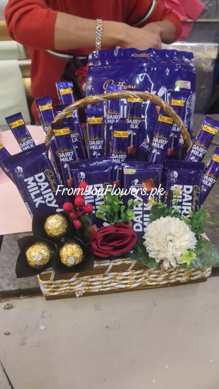 Send Flowers and Chocolates to Faisalabad - FromYouFlowers.pk