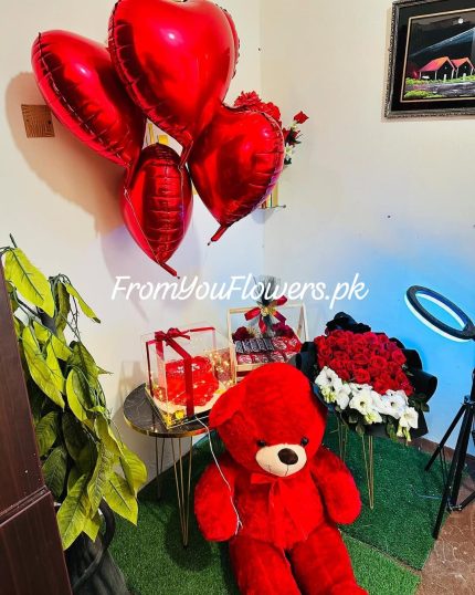 Send Valentine's Day Gifts to Lahore - FromYouFlowers.pk