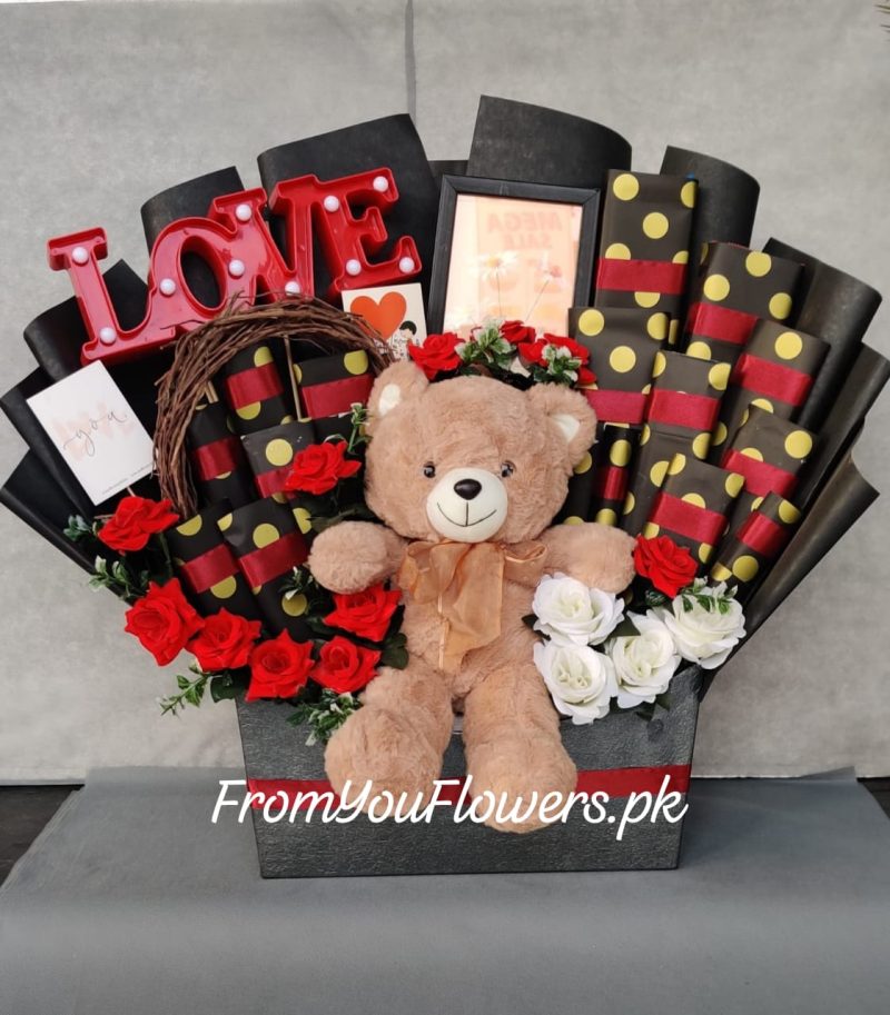 Valentine's Day Gifts Delivery Lahore - FromYouFlowers.pk