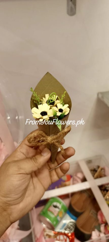 Palm Size Bouquet Lahore - FromYouFlowers.pk