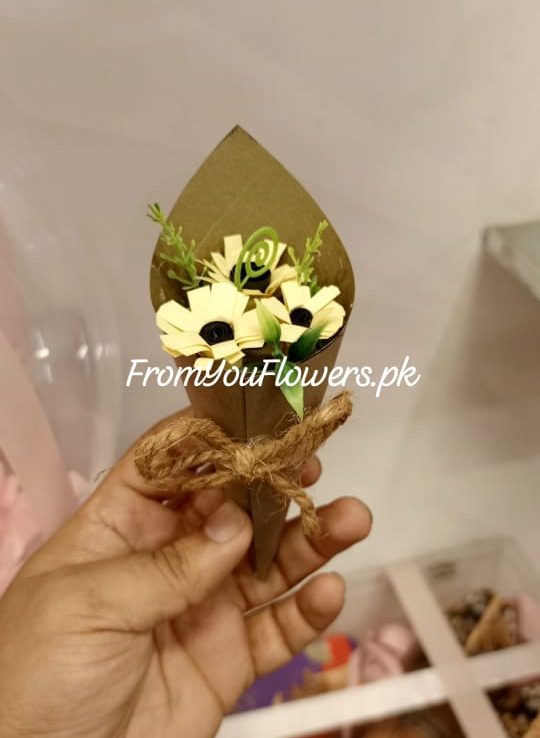 Palm Size Bouquet Lahore - FromYouFlowers.pk